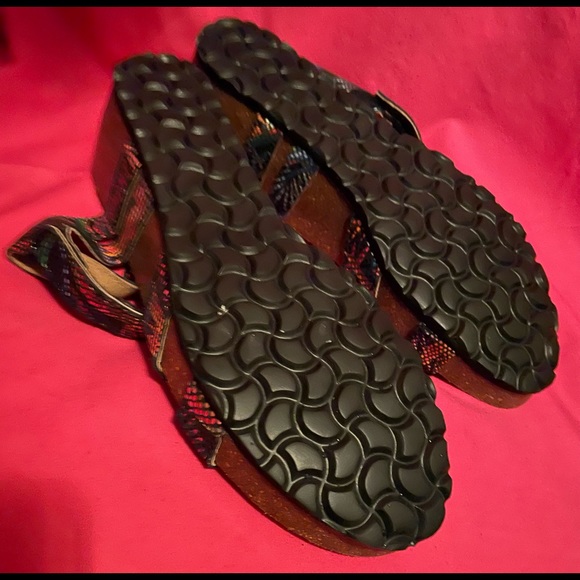 Spring Step Sandals multi-colored w/2” wedge heel, size 42 - Picture 6 of 6